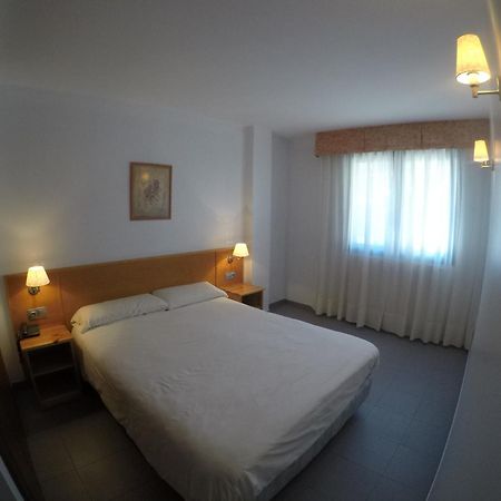 Apartamentos Turisticos Roc Del Castell กานีโญ ภายนอก รูปภาพ