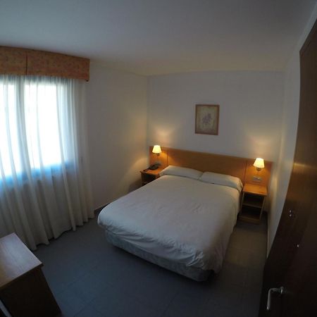 Apartamentos Turisticos Roc Del Castell กานีโญ ภายนอก รูปภาพ
