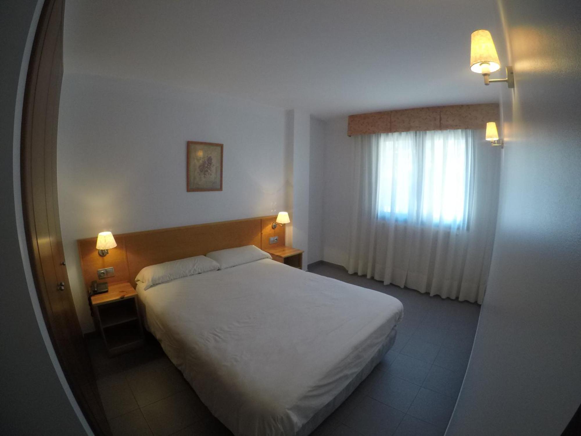 Apartamentos Turisticos Roc Del Castell กานีโญ ภายนอก รูปภาพ