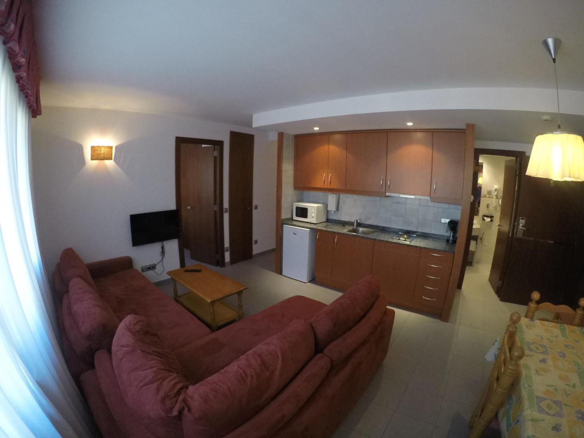 Apartamentos Turisticos Roc Del Castell กานีโญ ภายนอก รูปภาพ
