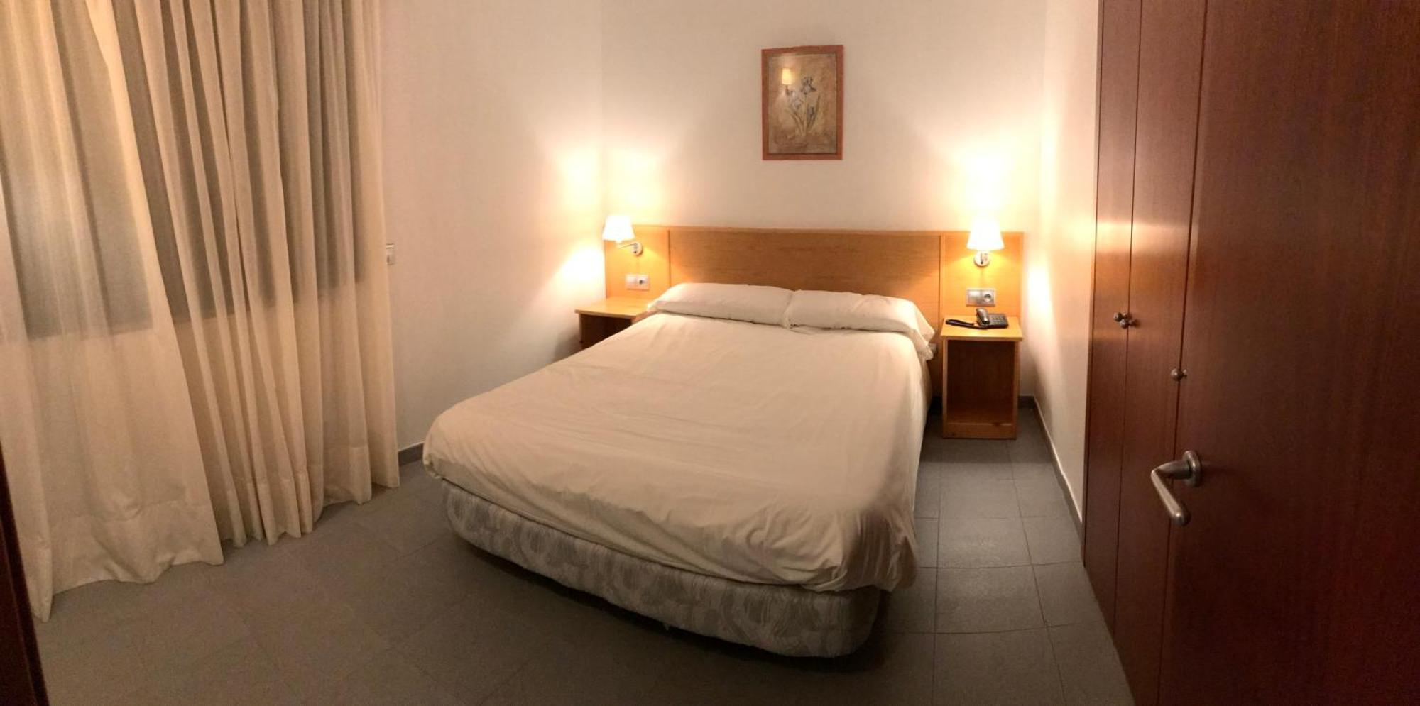Apartamentos Turisticos Roc Del Castell กานีโญ ภายนอก รูปภาพ