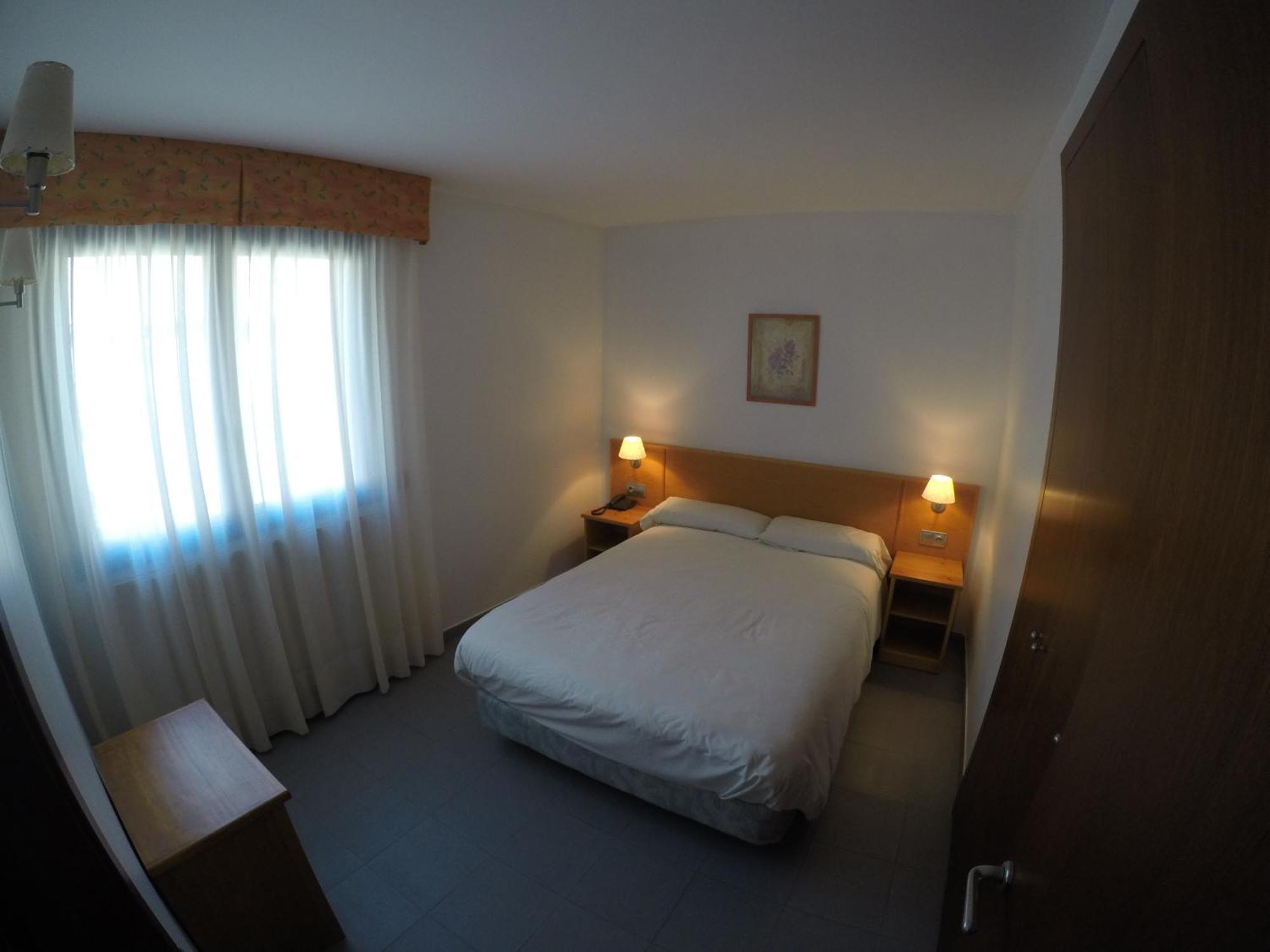 Apartamentos Turisticos Roc Del Castell กานีโญ ภายนอก รูปภาพ