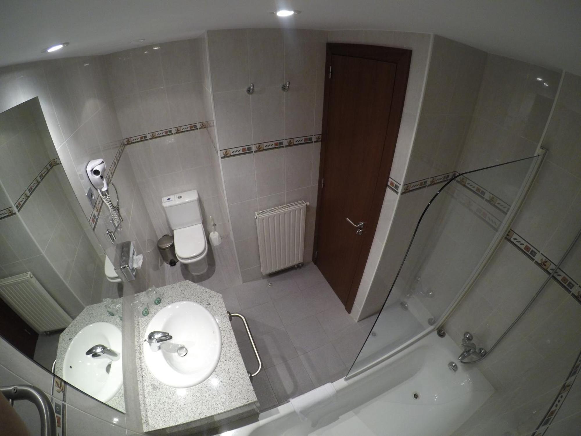 Apartamentos Turisticos Roc Del Castell กานีโญ ภายนอก รูปภาพ