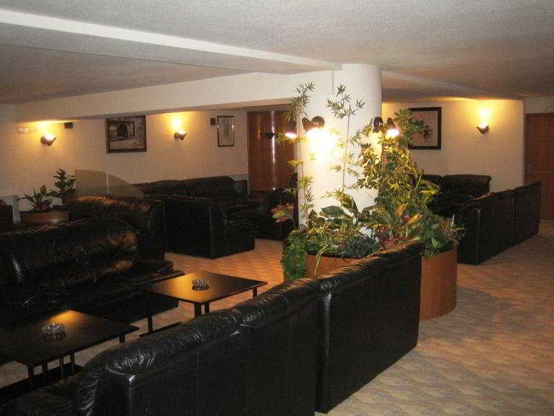 Apartamentos Turisticos Roc Del Castell กานีโญ ภายนอก รูปภาพ