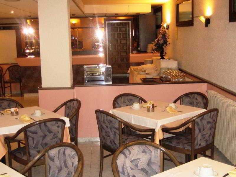 Apartamentos Turisticos Roc Del Castell กานีโญ ภายนอก รูปภาพ