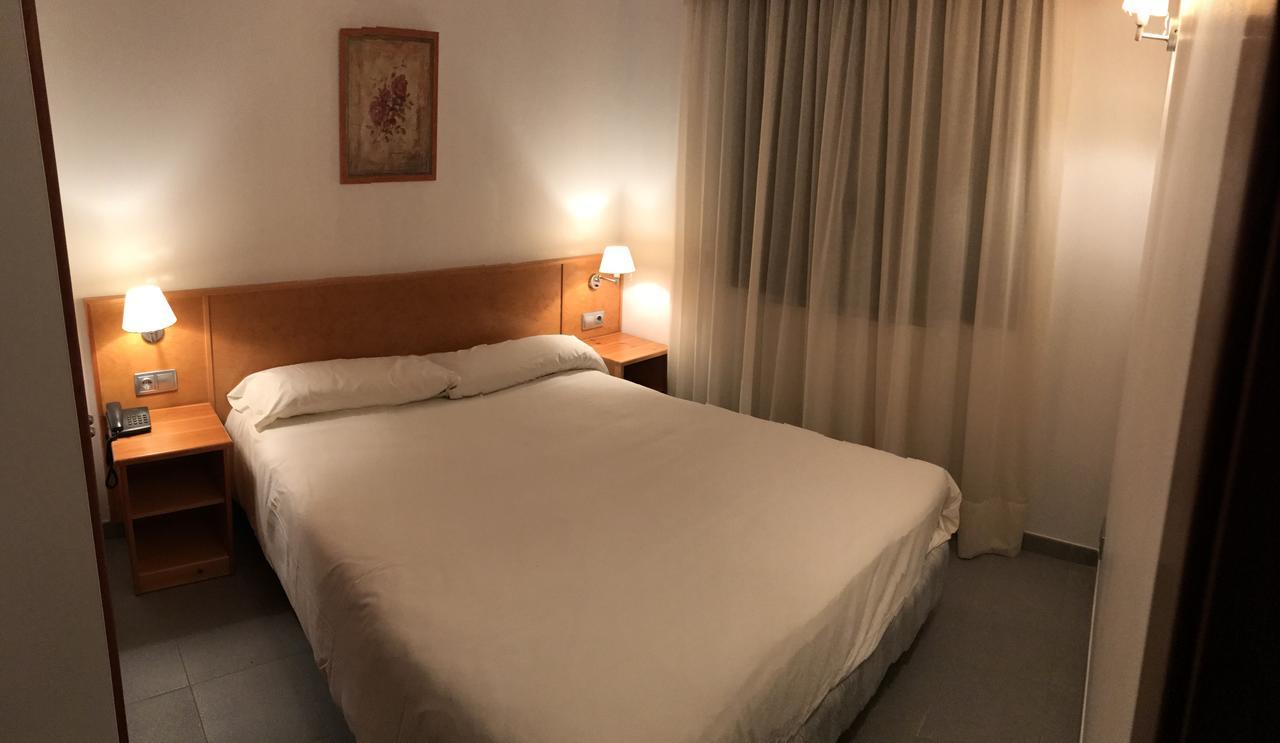 Apartamentos Turisticos Roc Del Castell กานีโญ ภายนอก รูปภาพ