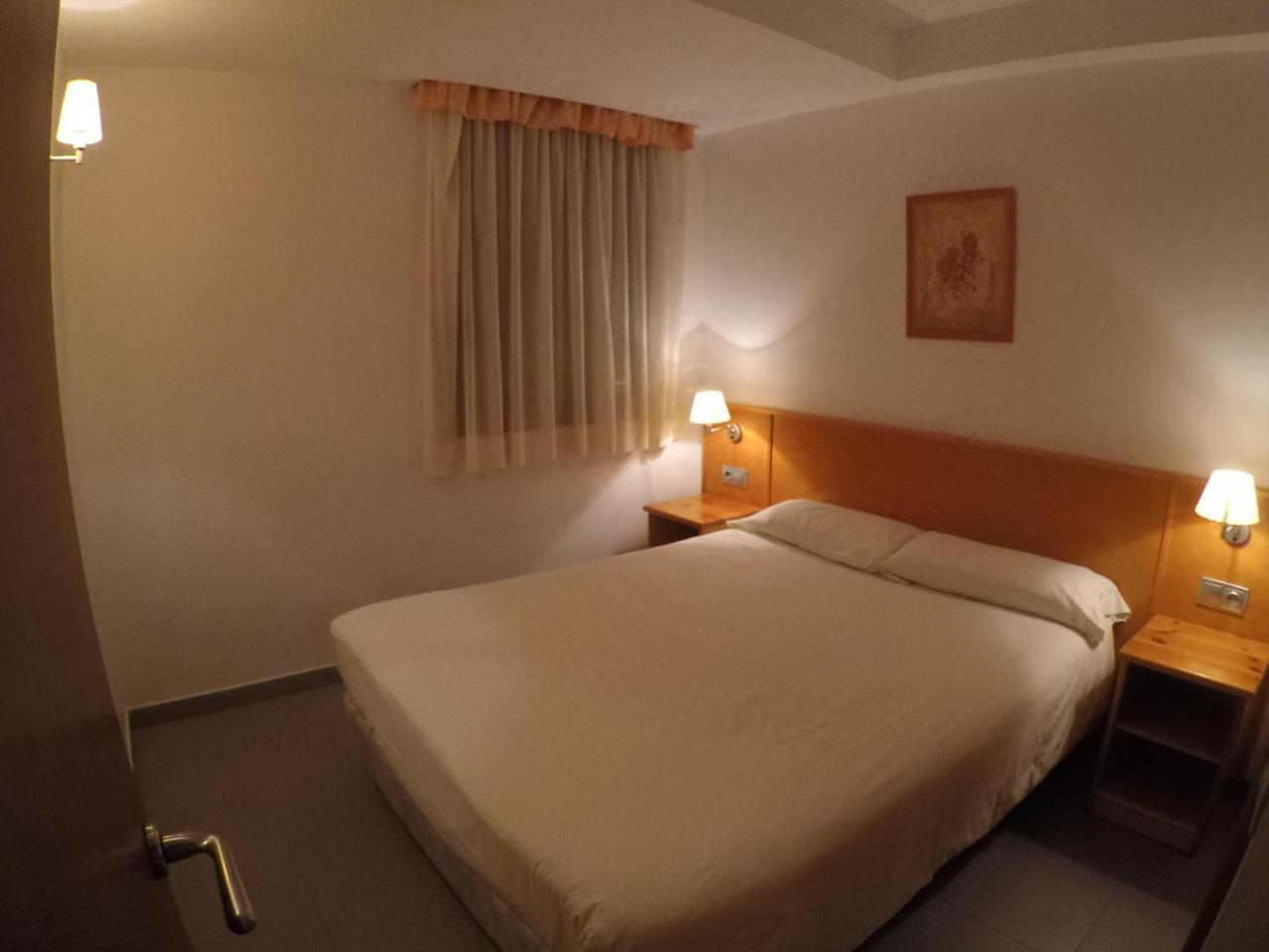 Apartamentos Turisticos Roc Del Castell กานีโญ ภายนอก รูปภาพ
