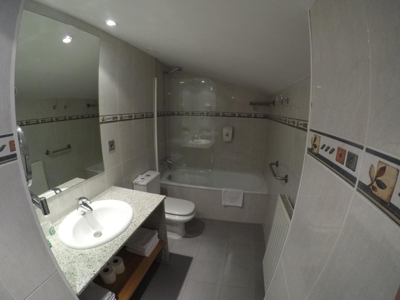Apartamentos Turisticos Roc Del Castell กานีโญ ภายนอก รูปภาพ
