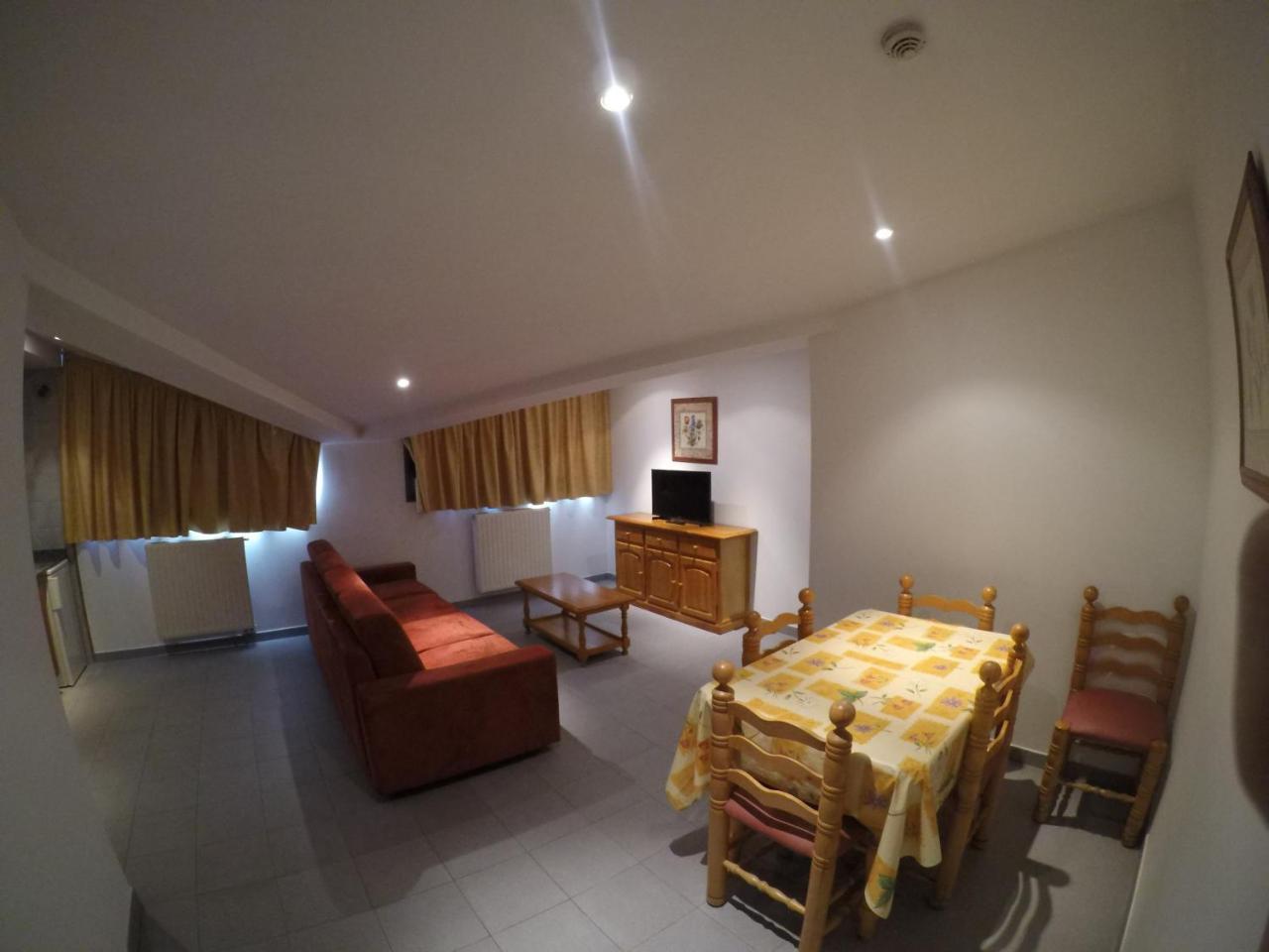 Apartamentos Turisticos Roc Del Castell กานีโญ ภายนอก รูปภาพ