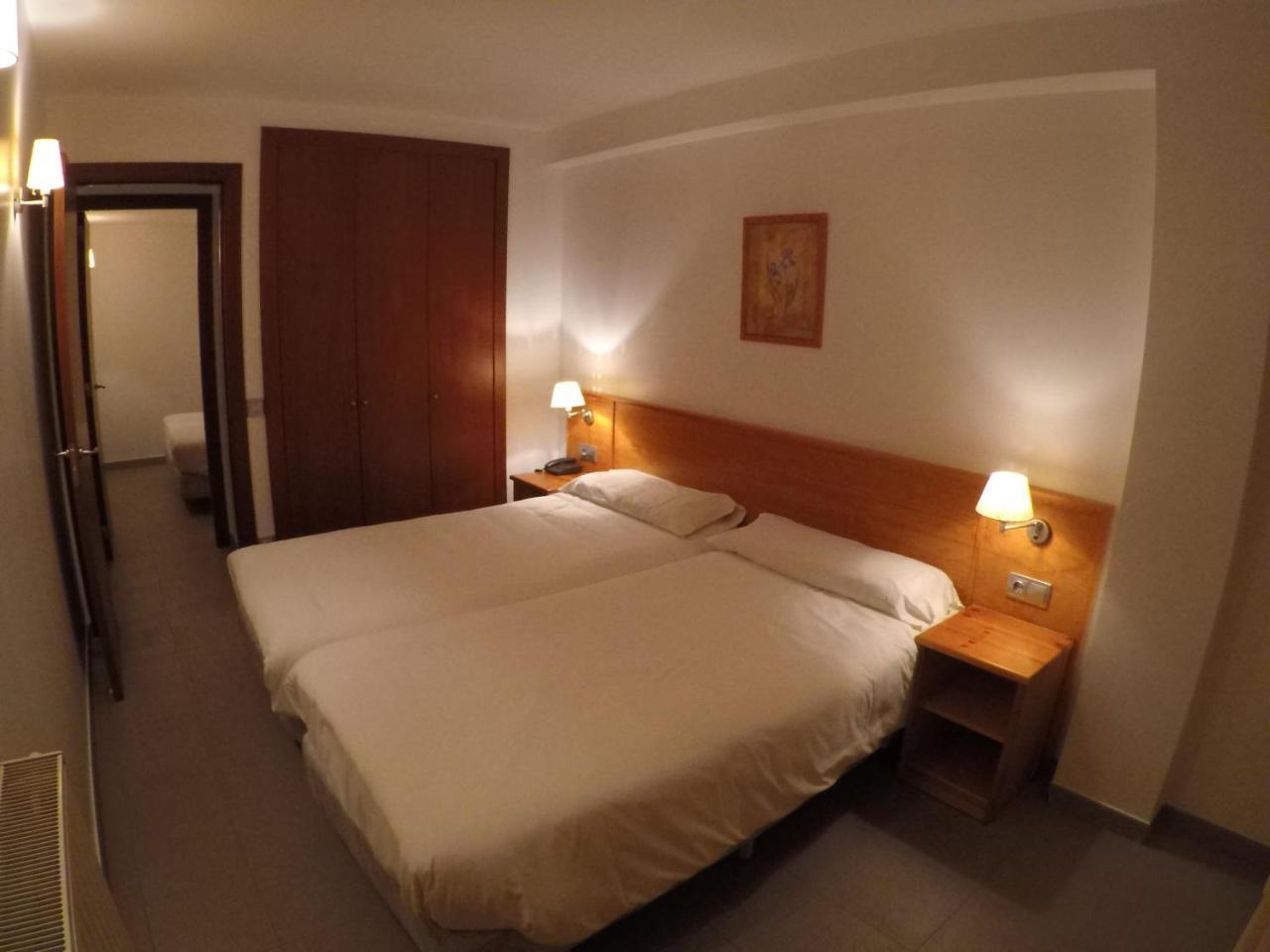 Apartamentos Turisticos Roc Del Castell กานีโญ ภายนอก รูปภาพ