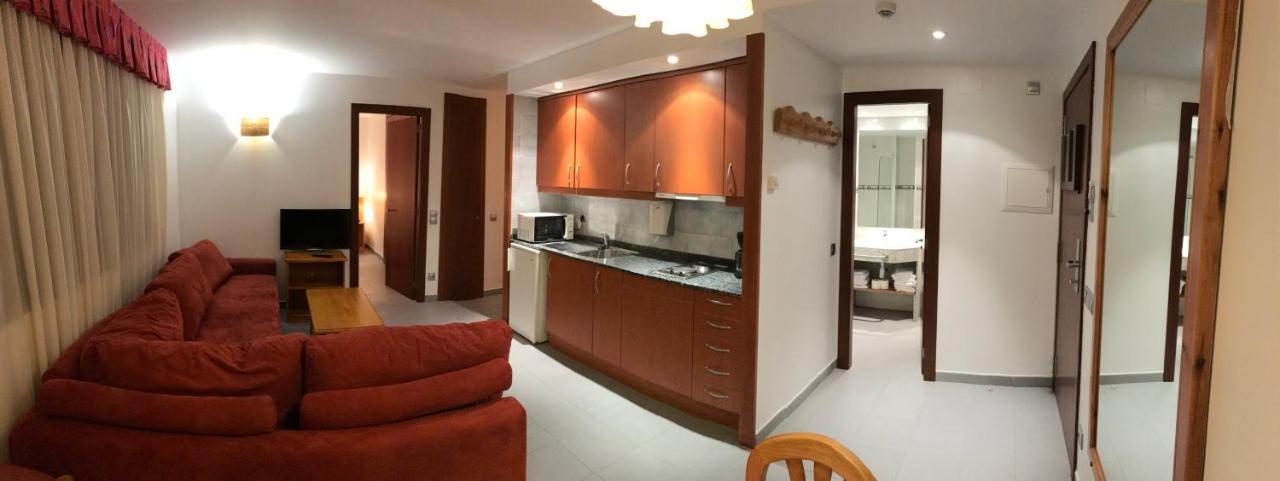 Apartamentos Turisticos Roc Del Castell กานีโญ ภายนอก รูปภาพ