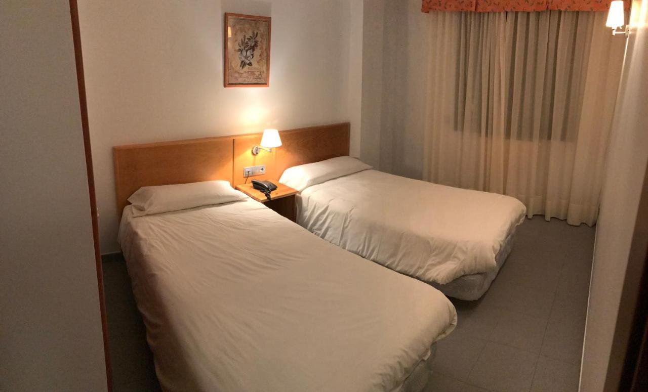 Apartamentos Turisticos Roc Del Castell กานีโญ ภายนอก รูปภาพ
