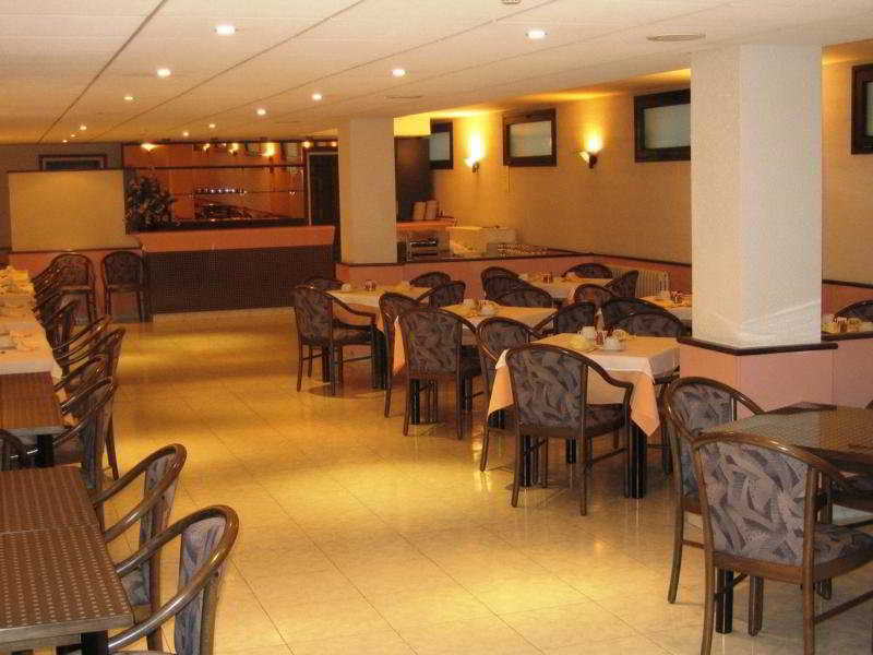 Apartamentos Turisticos Roc Del Castell กานีโญ ภายนอก รูปภาพ